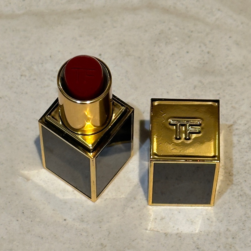Tom Ford Lip Color Lipstick - 16 Scarlet Rouge - Picture 4 of 7